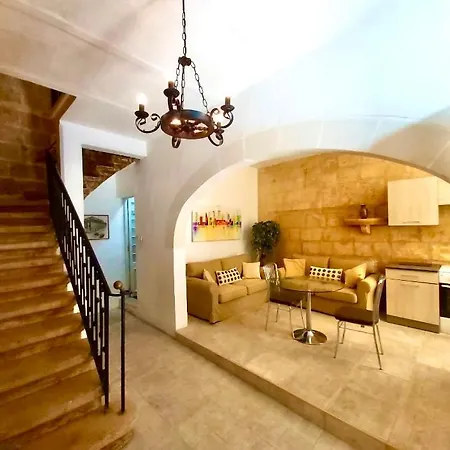 Daire Typical Maltese Maisonette In The Heart Of *
